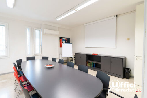 Foto della sala riunioni vicino alla Bologna Stazione Centrale